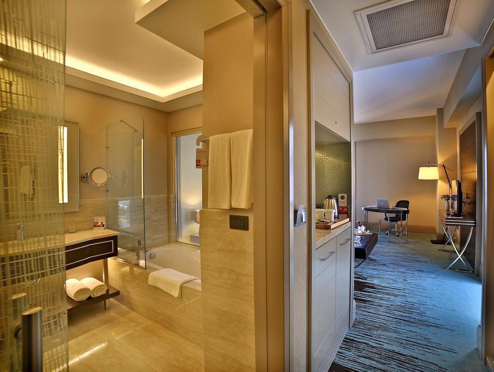 Ramada By Wyndham Iskenderun Hotel Buitenkant foto